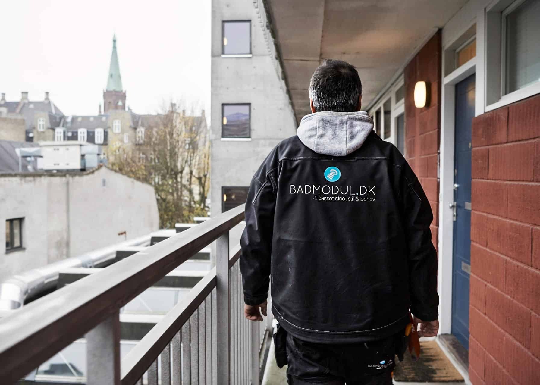 Tilladelser, tidsplan og teamwork: Nøglen til en smidig badeværelsesrenovering